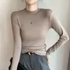 Novo top de malha com gola média-baixa para mulheres, top de malha justo e elástico para outono e inverno, suéter básico e versátil para usar por baixo.