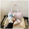 Nova bolsa de ombro com poá transfronteiriça, bolsa transversal, bolsa feminina popular, bolsa tipo travesseiro com design de nicho, bolsa de mão de alta qualidade