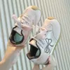 Sapatos para Meninas, Tênis Esportivos Infantis, Novos Sapatos Casuais Brancos 2026, Para Crianças Maiores, Sapatos de Treino Alemães Respiráveis de Malha com Solado Macio