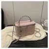 Mini Bolsa Feminina 2025 Novo Estilo Bolsa Transversal Fashion Inspirada na Chanel Bolsa Caixa Tendência Bolsa de Corrente Acolchoada