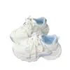 Zapatillas de papá de cuero con mariposas azul claro 2026 para niñas, Zapatillas transpirables de suela gruesa versátiles de primavera nueva para niñas pequeñas