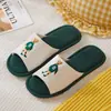 2026 Zapatillas de Lino para Padres e Hijos con Dibujo de Oso Verano Hogar Antideslizantes de Algodón y Lino para una Familia de Tres Venta al por Mayor