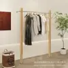Estante de Exhibición para Tienda de Ropa de Acero Inoxidable con Color Madera Natural Estilo Chino, Soporte de Exhibición Engrosado, Accesorios de Belleza Minimalistas de Moda, Perchero