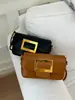 Bolso pequeño cuadrado estilo Hong Kong retro, bolso de hombro para el día a día de tendencia de moda europea y americana, bolso de hombro y bandolera elegante y versátil para mujer