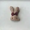 Conejo de Peluche con Botones Accesorios de Lazo Pinzas para el Cabello Fundas para Teléfono Bolsos Zapatos Calcetines Accesorios de Ropa Decoraciones DIY
