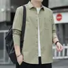 Camisa de manga larga de algodón puro para hombre, nuevo estilo de otoño, casual, corte holgado, estilo americano, color liso, inspirada en la ropa de trabajo, moderna, versátil, con bolsillos