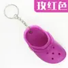 Nuevos dijes de pantuflas mini para zapatos con agujeros, llavero para bolso, colgante, decoración
