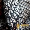 Tecido Jacquard de Seda Imitação de Alta Precisão com Jacquard de Letra D Letras Inglesas Padrão Escuro Diro Roupa Jk Bolsa