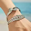 Pulsera versátil y moderna de acero inoxidable chapado en oro de 18 quilates con cadena cubana lisa en forma de corazón, abierta, para mujer, adecuada para el uso diario.