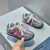 Zapatillas de entrenamiento alemanas de color block retro para niños y niñas, zapatillas casuales ligeras de primavera y otoño, zapatillas deportivas para correr al aire libre, zapatillas deportivas de moda para niños
