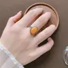 Anillo de Plata Esterlina S925 con Dijes de Cera de Abeja Natural y Ágata Roja del Sur, Estilo Chino Nuevo con Patrón Tradicional, Anillo Grande de Cabujón Estilo Étnico