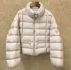 Chamarra acolchada de plumas para mujer con cuello alto, nuevo modelo de invierno 2026, engrosada y cálida, estilo corto, ligera y suave, juvenil y a la moda