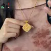 Joalheria Colar Pingente Quadrado Ruyi Cravejado de Diamantes Estilo Nacional para Mulheres, Joias de Luxo Leve de Nicho de Alta Qualidade