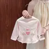 Linda Camiseta de Manga Larga de Dibujos Animados para Niñas Primavera y Otoño Nuevo Estilo Bebé Niña Encaje Parche Estampado Elegante Versátil Cuello Redondo Top Moderno