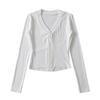Jersey de estilo europeo y americano, camiseta de manga larga con cuello en V, corte ajustado, manga larga torcida corta para mujer, otoño 2023, nueva parte superior inferior