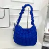 Estilo Coreano Nueva Bolsa de Hombro Cruzada para Mujer Bolsa de Moda Tipo Dumpling Gran Capacidad Ropa Acolchada de Algodón Plumón Bolsa de Axila Bolsa Nube Plisada