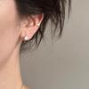 Pendientes elegantes de lujo con hebilla de oreja de circonita de cuatro garras y diseño superbrillante para mujer, de estilo nicho, para uso diario, europeos y americanos, nuevos al por mayor.