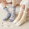Calcetines de Terciopelo Coral para Mujer en Otoño e Invierno Calentadores de Pies Engrosados y Forrados de Felpa para Parejas Confinamiento del Sueño Hogar Calcetines de Piso Rayados para Hombre