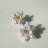 Brinco de flor dourada com pérola estilo corte de kernel francês temperamento pequena mulher primavera inicial qualidade all-match joia de orelha atacado