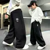 Pantalones de chándal anchos para niño, primavera y otoño, holgados, casuales, deportivos, 2026, medianos y grandes, para niños, color sólido, estampado de letras, pantalones largos, otoño