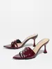 Sandalias de punta fina, tacones altos tachonados, zapatos de mujer destalonados, nuevo estilo de verano 2026, zapatos de una correa, mules elegantes, a la moda