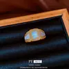 Anillo Abierto Estilo Retro Madreperla Diamante Lujo Ligero Gama Alta Exquisito Diseño de Anillo para Dedo Índice Joyería de Mano de Nicho Venta al Por Mayor