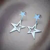 Nuevos pendientes de moda de nicho, personalidad creativa, huecos, irregulares, de estrella de cinco puntas, chapados en oro, acero de titanio, joyería