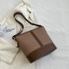 A bolsa popular de grande capacidade deste ano 2022 outono e inverno nova bolsa feminina bolsa de lona bolsa mensageira versátil bolsa de ombro tipo balde