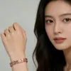 Artículo de Moda de Venta Caliente Transfronteriza: Pulsera Magnética Desmontable de una Sola Fila con Flor de Rosa Incrustada de Diamantes de Lujo para Parejas