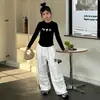 Conjunto de Primavera e Outono para Meninas 2026 Novo Casual Estilo Coreano para Crianças de Meia-Idade e Mais Velhas Conjunto Esportivo de Camiseta e Calça Cargo