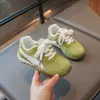 Zapatos para Niñas 2026 Verano Nuevos Tenis Rojos Infantiles para Niñas, Malla Suela Suave Zapatos de Entrenamiento de Princesa