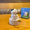 Adornos originales y divertidos de resina con forma de gato de jengibre para pescar, pequeños adornos de moda para el coche, adornos de mano para la oficina.