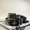 Cinto Studded Punk Retrô Americano para Homens e Mulheres, Fivela de Pino com Rosa Gravada, Emblema Metálico de Cruz, Estilo Heavy Metal