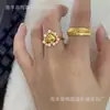 Anel Dourado Escovado com Lantejoulas Retro Europeu e Americano Design de Anel de Pérola Amoroso para Mulheres Acessórios de Anel de Dedo Retro para Usar Empilhado