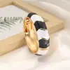 Bestseller transfronteiriço na Europa e América: Pulseira de design irregular em blocos de cores esmaltadas retrô criativas com design de bambu ondulado boêmio