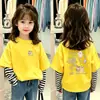 Camiseta interior de manga larga a rayas de dibujos animados para niñas, camiseta elegante de cuello redondo para primavera/otoño 2026, camiseta interior de algodón puro para niños mayores, estilo ins