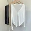 Camiseta de manga larga con cuello en V estilo coreano para mujer, suave y con caída, de un solo pecho, corte holgado, adelgazante, disponible en varios colores, al por mayor en stock