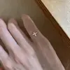 Anillo de Cruz con Purpurina Fina de Nuevo Estilo para Mujer Diseño Único de Nicho Sensación de Alta Gama Extraíble Ajustable Simple Moderno Versátil