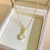 Elegante collar de acero de titanio con cruz de circonita estilo coreano para mujer, cadena para la clavícula de diseño único, accesorio versátil y de lujo ligero