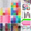 Caja de 24 compartimentos moderna y popular de diamantes de resina jelly de color AB con base plana, empaquetada para arte de uñas DIY, accesorios pequeños, venta al por mayor