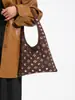 Moda Europea y Americana 2026 Primavera Nuevo Bolso Tote, Elegante y Genial Bolso de Hombro Tipo Cubo con Tachuelas de Lunares para Mujer