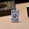 999 Pés Prata Amarelo Deus da Riqueza Pingente Redondo de Bolo Feito à Mão Personalidade Masculina e Feminina Pingente de Prata da Sorte Oito Tesouros Auspiciosos Pingente Ping An Nafu