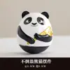 Panda Sosteniendo Bambú Roly-Poly de Cerámica Adorno para Decoración de Escritorio de Oficina en Casa Entrada Manualidad para Coche Adorno Pequeño