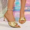 Sandalias de Verano 2026 Nuevas Talla Grande Punta Fina Hebilla Metálica con Pedrería Plisadas Tacón Alto Tacón Fino Punta Abierta para Mujer