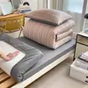 Juego de ropa de cama minimalista de cuatro piezas de algodón lavado a cuadros estilo ins, funda de edredón estilo Muji, sábana, juego de tres piezas para dormitorio de estudiante, 4 sábanas ajustables