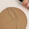 Brincos Longos com Franjas Geométricas Dz para Mulheres, Elegantes e Luxuosos, Fios de Orelha Simples e Versáteis com uma Vibe Cool e Refinada, Brincos Atacado para Socialites