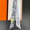 Pañuelo de Seda Twill de Hangzhou Pequeño Largo Nueva Letra Moda Combinable Banda para el Cabello Pañuelo Estilo Occidental Decorativo Combinación Camisa