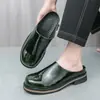 Sapatos masculinos de verão sem cadarço, de couro brilhante, meio sapato, sapatos formais casuais da moda, mocassins de tamanho grande, sapatos masculinos versáteis