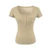 Camiseta de manga corta con cuello redondo y botones de bolsillo estilo retro americano para mujer, diseño de verano con cuello Henley, entallada a la cintura, top adelgazante, moderno
