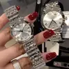 Reloj Dropshipping Suministros Langjia Reloj de Pareja Correa de Acero Calendario Hebilla Mariposa Reloj de Cuarzo para Hombre y Mujer Soymia Dw